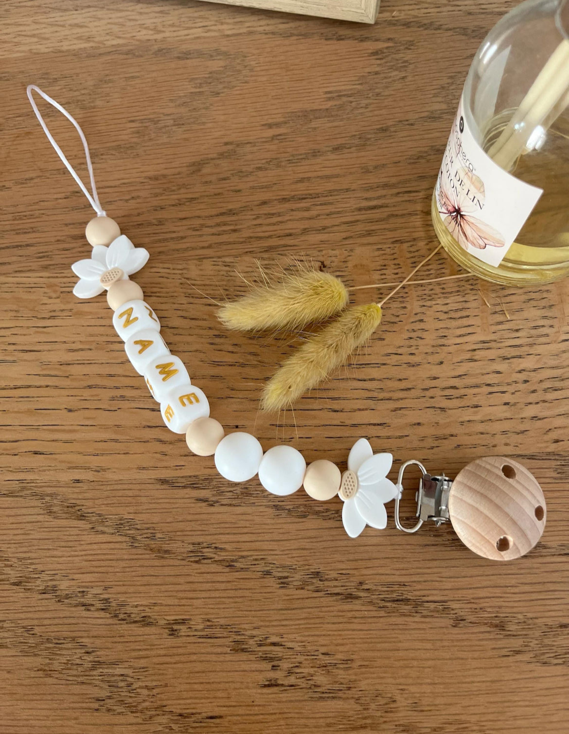 Attache tétine demi fleurs