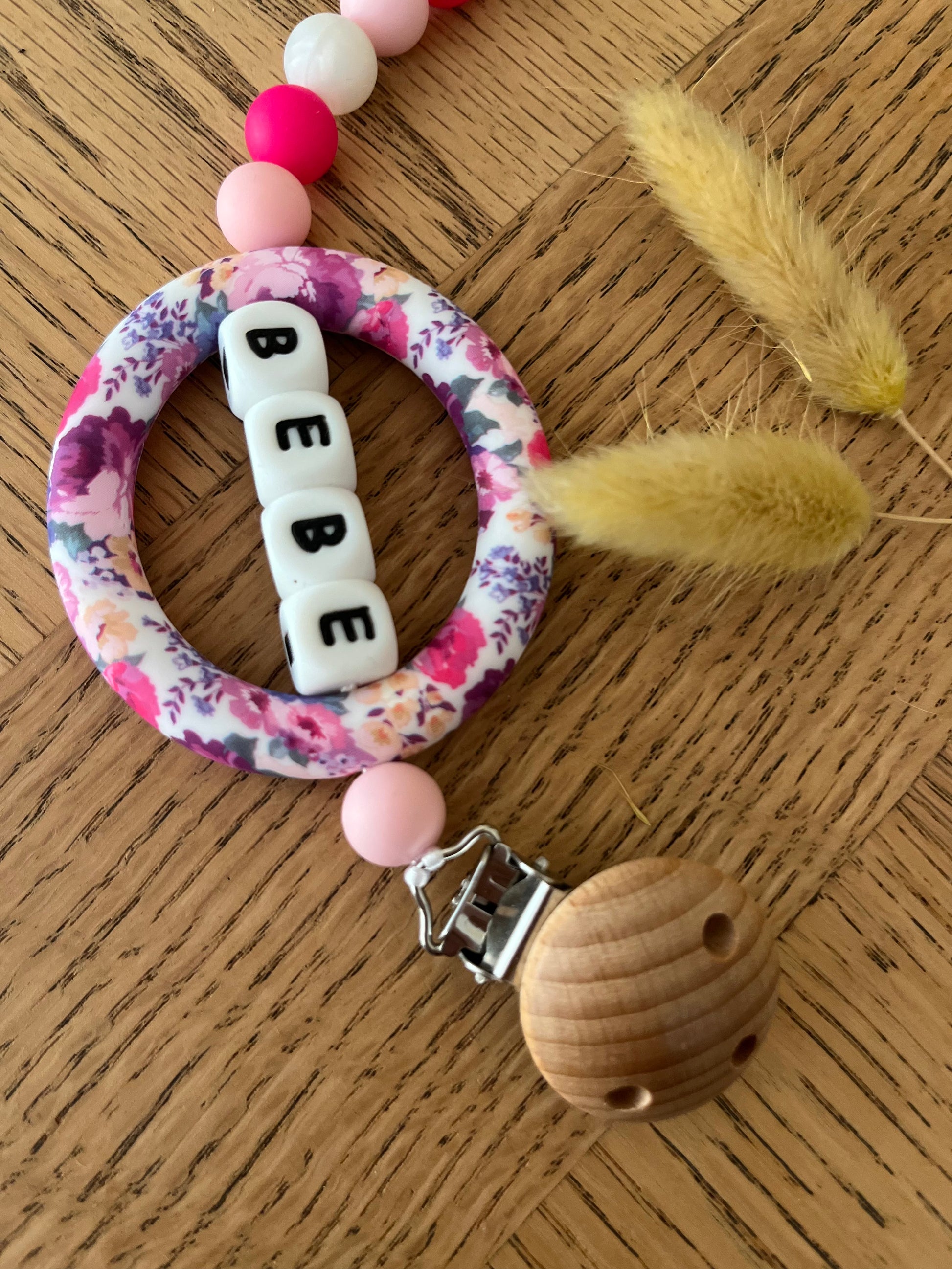 Attache tétine dentition