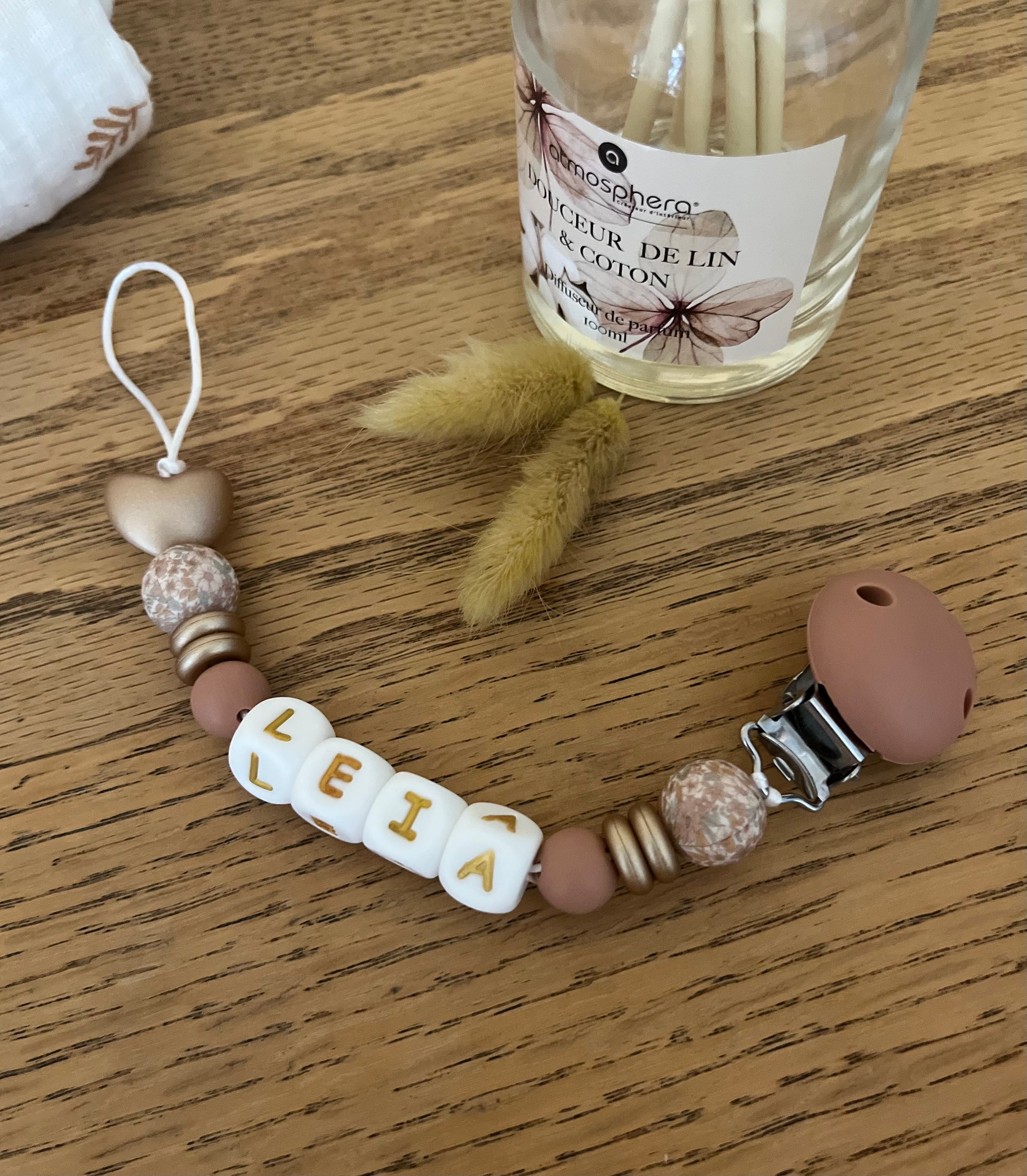 Attache tétine coeur doré