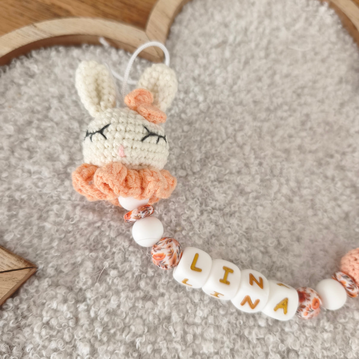 Tête de près Attache tétine lapin personnalisé fille 
