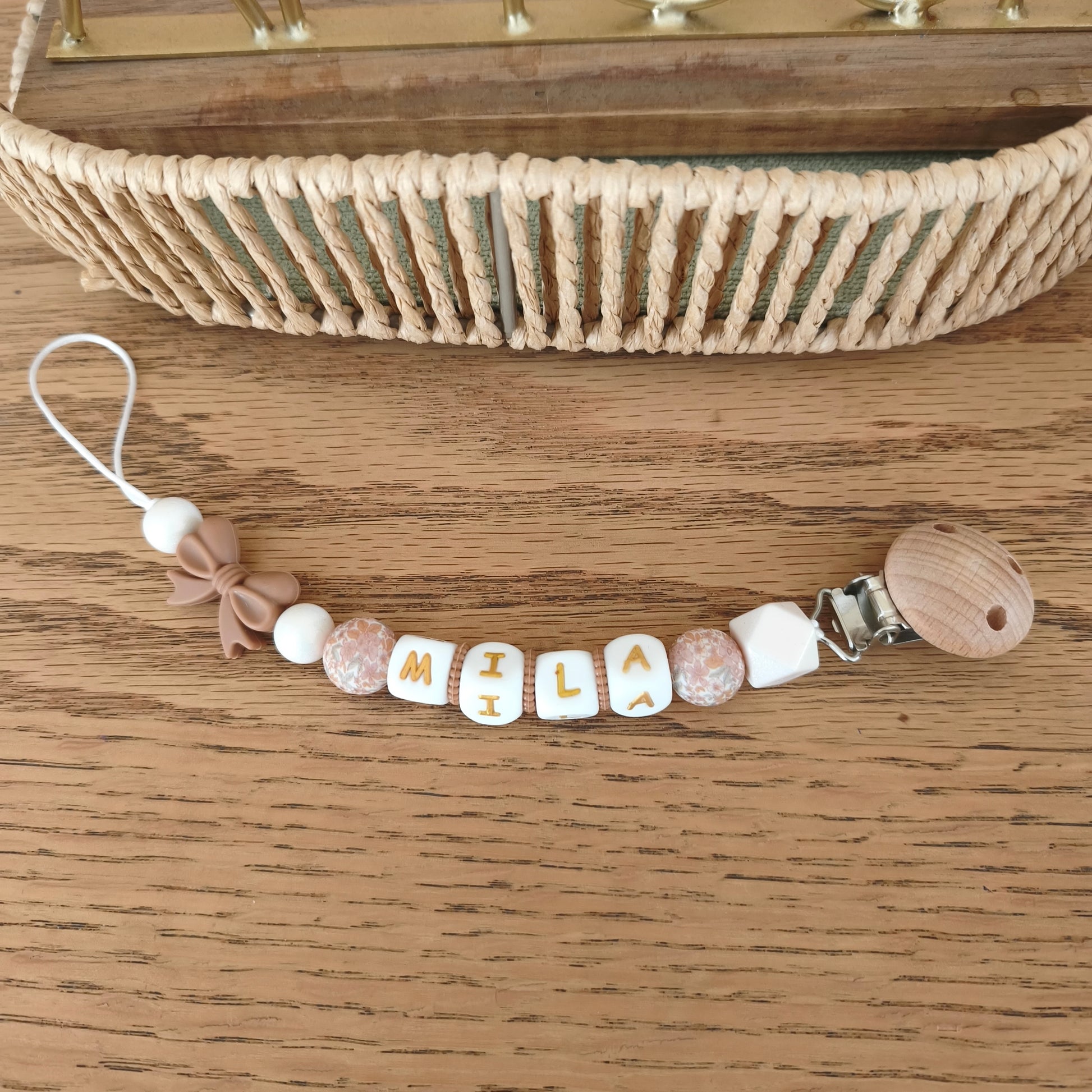 Attache tétine noeud