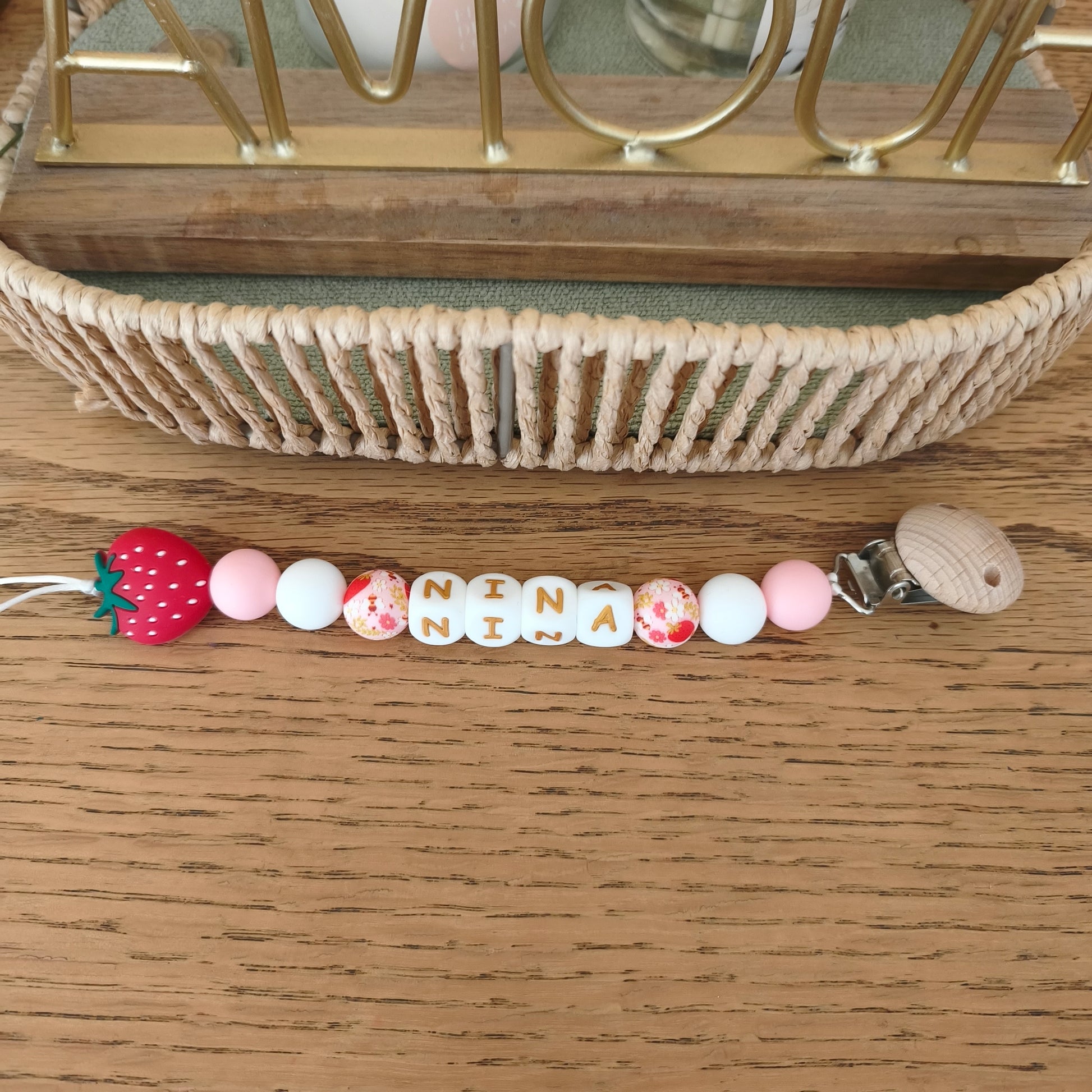 Attache tétine fraises