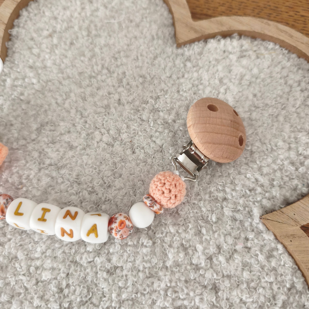 Détail Attache tétine lapin personnalisé fille 
