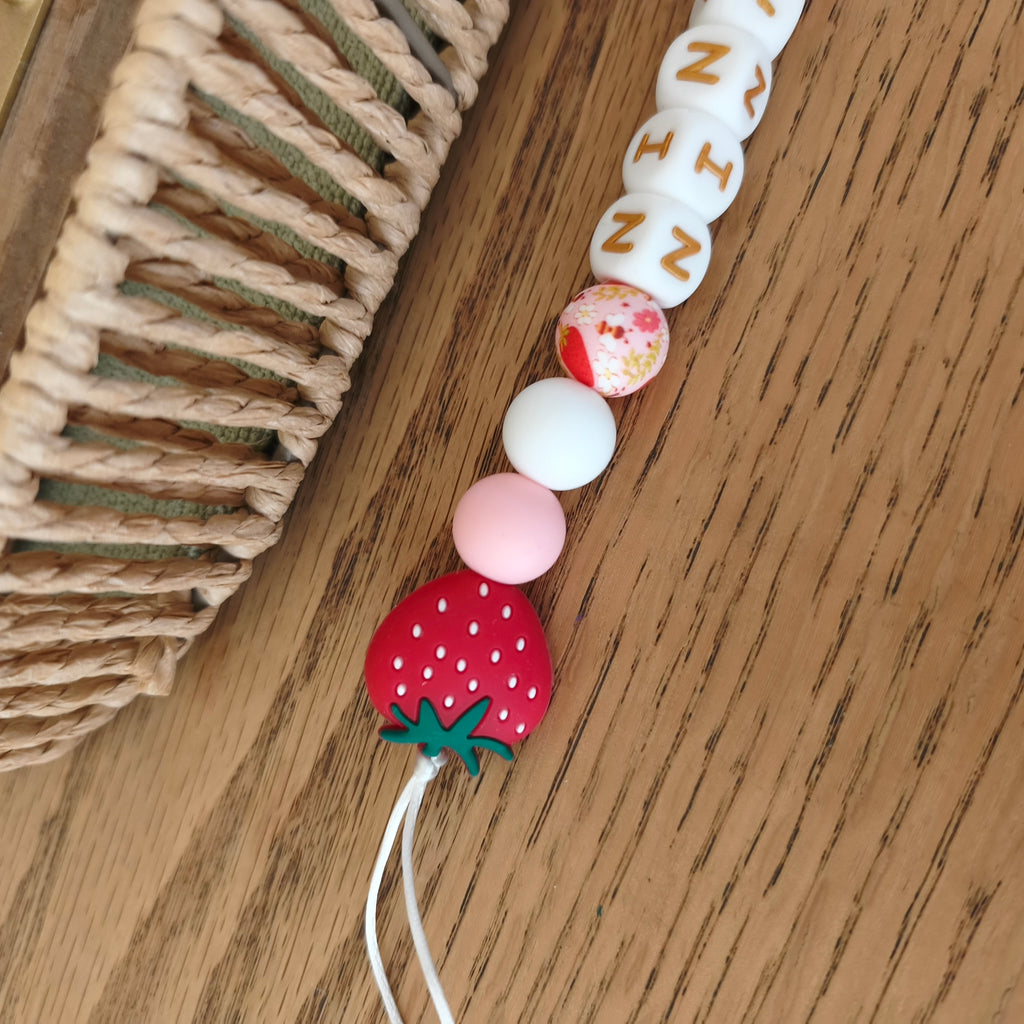 Attache tétine fraises