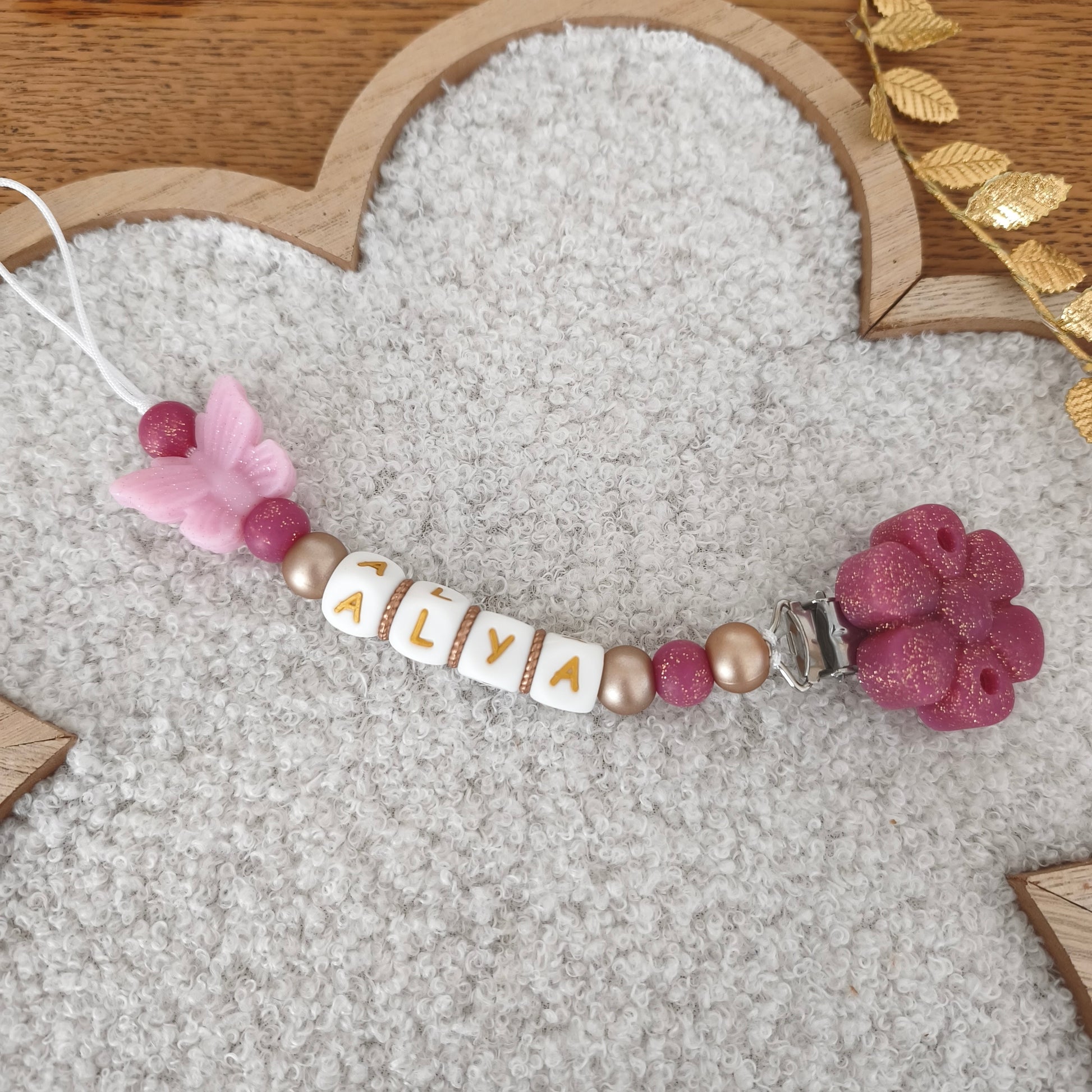 Attache tétine papillon paillettes